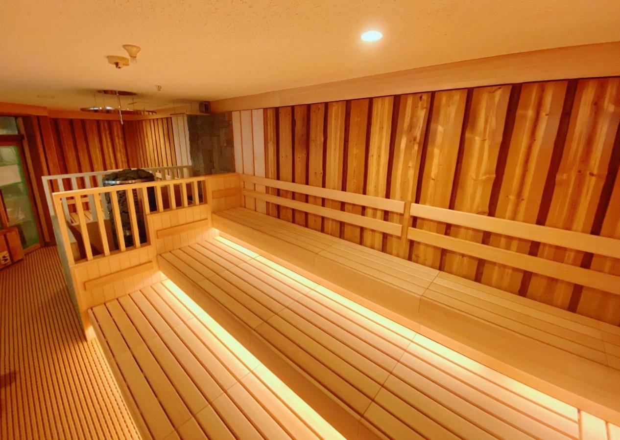 Sauna & Capsule Amza Osaka Exterior photo